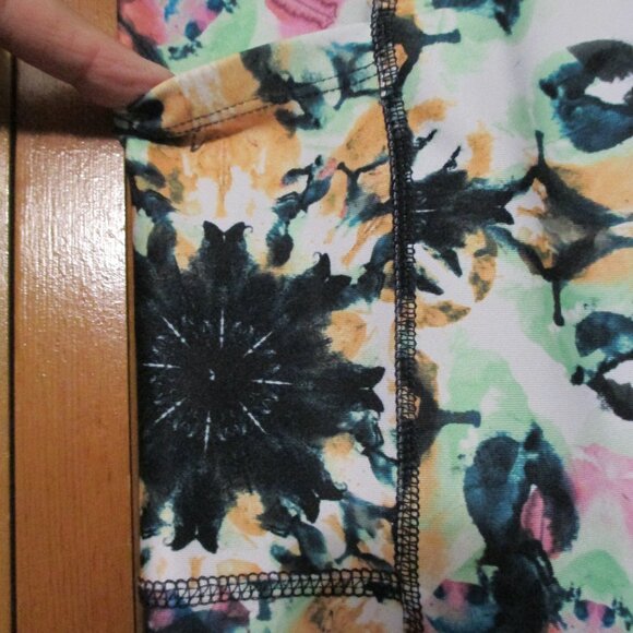 Bally capri leggings pull on stretchy, side pockets black & colorful size 2x - Picture 5 of 9